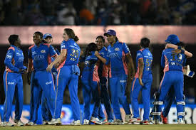 சாதனை சதம் விளாசிய நெட் ஸ்கிவர்: ரிச்சா கோஷின் அதிரடி வீண் - பிளே-ஆஃப் ரேசில் மும்பை இந்தியன்ஸ் அதிரடித் திருப்பம்!